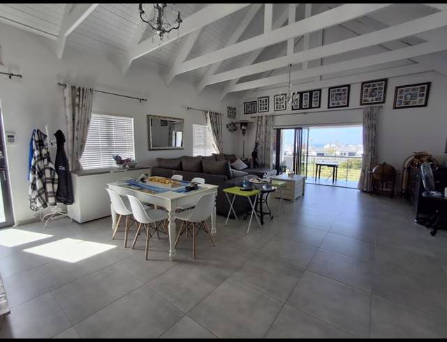 3 BEDROOM HOUSE FOR SALE IN DA GAMA BAY